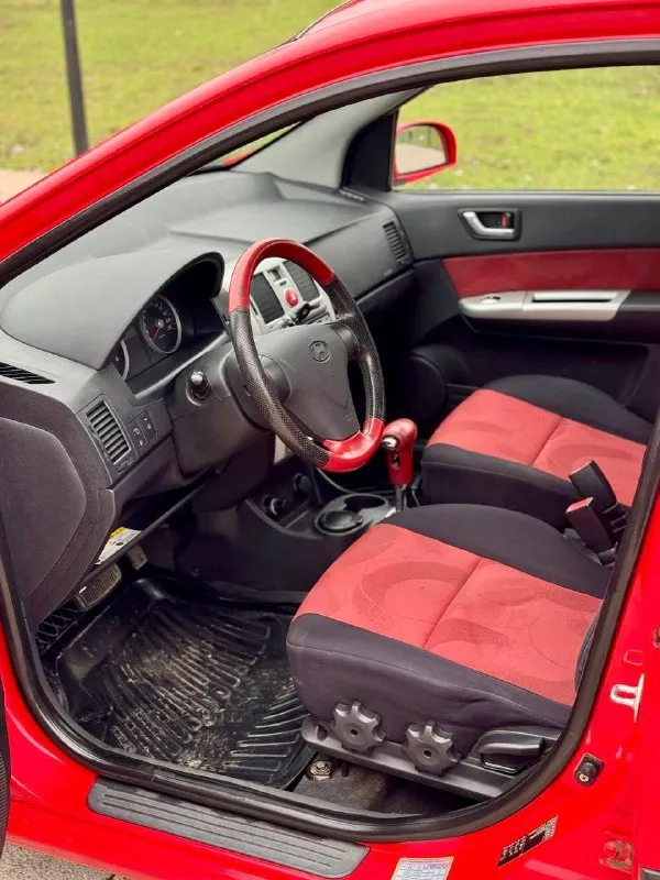 ❤️ hyundai getz 1.4 gl 💰цена: 670 000р 🏢город: мариуполь 📅год выпуска: 2008 🧾пробег: 121 619 км. ⚙️двигатель: 1.4 16v ⛽топливо: бензин ⚙️кпп: автомат 📞 телефон: +7-949-727-41-51 +7-949-551-91-52 +7-989-263-55-56 💾 описание: 👌 городской хэтчбек идеально подойдёт на каждый день начинающему водителю. надежный двигатель g4 в паре с классической автоматом. 🔴 кузов крепкий, без коррозии 🔴 один хозяин, птс оригинал 🔴 оригинальный пробег 🔴 гаражное хранение ✅ кондиционер морозит шикарно, подушки безопасности, электропакет, гур, abs, центральный замок, магнитола с usb, отличная зимняя резина. улица шевченко 2️⃣6️⃣9️⃣ 🏦 возможна продажа в кредит по двум документам. - фотография - 8