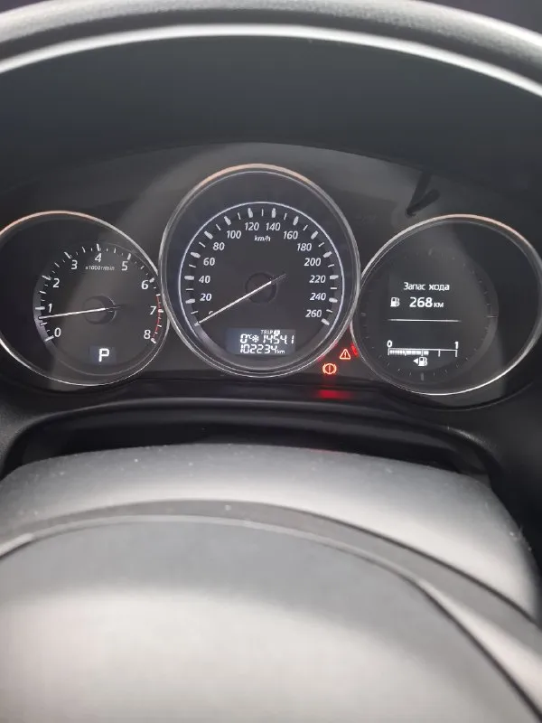 Mazda cx-5 2-л. 2011 год, пробег родной 102т. в отличном состоянии, замена масло каждые 7т. нюансы: машина была в не большом дтп, треснуто лобовое, по кузову не большая мятина задней правой двери, трещина на заднем бампере, на фото видно. переднее крыло заменено. коробка от столкновения с бардюром пинает на первой скорости, остальные переключает хорошо. после устранения последствий дтп езжу уже почти год, машина работает на отлично, не считая пинка коробки. цена 1,350 🍋 не большой торг. +79496850364 📞 звоните: +7(949)6850364 - фотография - 6