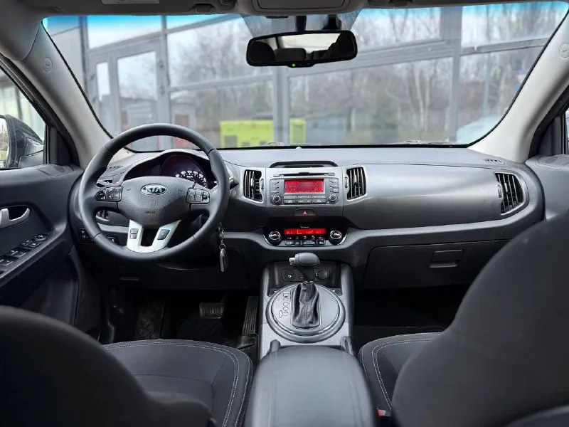 В продаже kia sportage 2013 года с одним владельцем за все время эксплуатации, без дтп в родном окрасе, мотор 2.0 бензин в паре с автоматической коробкой передач, мотор работает отлично, коробка также без нареканий, автомобиль в отличном состоянии, кузов целый без рыжоков и ржавчины, ходовая часть обслужена, электрика вся исправна, вложений не требует, готов на любые проверки с вашей стороны. комплектация: двух зонный климат контроль, круиз контроль, подушки безопасности, abs, помощь при спуске, подогрев зеркал, подогрев всех сидушек, борт компьютер, 4эл стеклоподъемника, эл складывания зеркал, датчик света и дождя и многое другое… цена 1.335.000 торг +79494593578 возможен обмен - фотография - 10