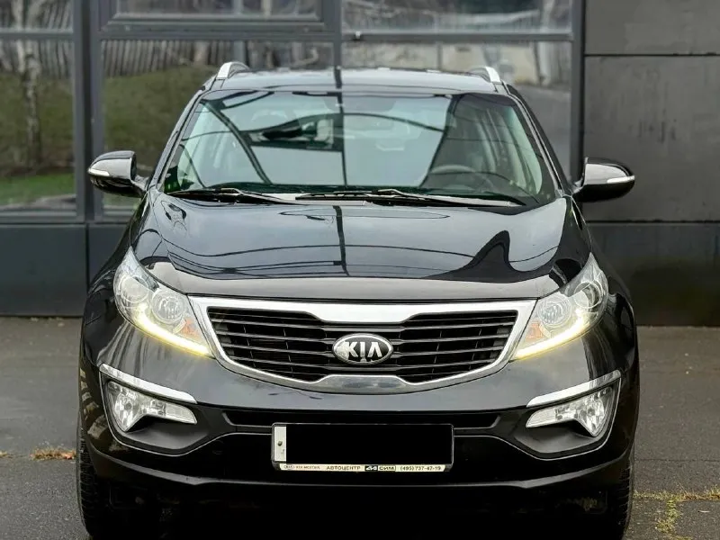В продаже kia sportage 2013 года с одним владельцем за все время эксплуатации, без дтп в родном окрасе, мотор 2.0 бензин в паре с автоматической коробкой передач, мотор работает отлично, коробка также без нареканий, автомобиль в отличном состоянии, кузов целый без рыжоков и ржавчины, ходовая часть обслужена, электрика вся исправна, вложений не требует, готов на любые проверки с вашей стороны. комплектация: двух зонный климат контроль, круиз контроль, подушки безопасности, abs, помощь при спуске, подогрев зеркал, подогрев всех сидушек, борт компьютер, 4эл стеклоподъемника, эл складывания зеркал, датчик света и дождя и многое другое… цена 1.335.000 торг +79494593578 возможен обмен - фотография - 2