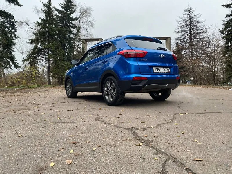 Продам семейный авто хюндай крета 1.6 бензин год выпуска 2018 состояние идеальное. без вмятин царапин, рыжиков п прочего пробег 107 тыс км оригинального. очень красивый цвет сигнализация starline вложений не требует! любое оформление! я втарой хозяин! салон не затертый не порваный резина новая зимняя авто полностью обслужен до мелочей мотор работает тихо без посторонних звуков (делал эндоскопию состояние как на новом авто). коробка переключает идеально, плавно климат контроль работает все жидкости заменил в т. ч. в коробке ! стекла все родные. автомобиль мягкий, комфортный с небольшим расходом бензина, по городу 8л ) цена 1.680₽ +79493489143 остольные вопросы по телефону, торг - фотография - 5