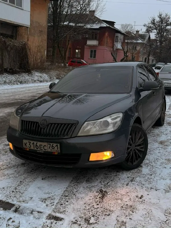 Обмен не интересует! продам skoda октавия а5 рест в очень хорошем состоянии. 1.4 tsi, кпп механика 6-ти ступенчатая декабрь 2011 г. в. 3 владельца. мотор работает идеально ровно, масло от замены до замены доливаю грамм 200 (6.000-7.000kм) не троит, не дымит. едет очень бодро. ходовая обслужена, без посторонних звуков. кпп работает как положено. 4 электро стеклоподьёмника, подогревы передних сидений, кондиционер(заправлен летом, полностью исправен), штатные парктроники, led лампы в птф и ближнем. датчик света, датчик дождя. родной пробег 219.000, подтвержден автотекой. два ключа, сервисная книга с первого дня использования. продаю на 17х легкосплавах, летнюю резину также отдам. любые проверки только приветствуются 850.000₽ торг +7 949 314 95 95 📞 звоните: +7(949)3149595 - фотография - 3