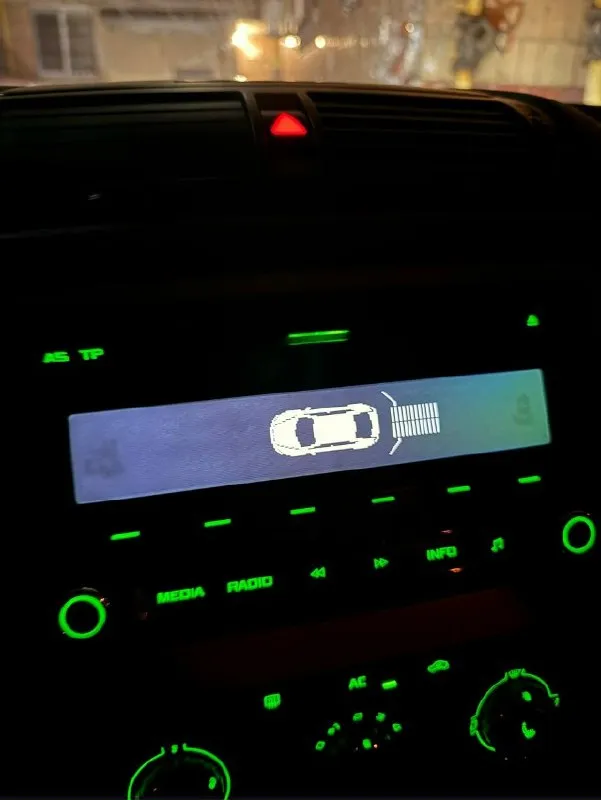 Обмен не интересует! продам skoda октавия а5 рест в очень хорошем состоянии. 1.4 tsi, кпп механика 6-ти ступенчатая декабрь 2011 г. в. 3 владельца. мотор работает идеально ровно, масло от замены до замены доливаю грамм 200 (6.000-7.000kм) не троит, не дымит. едет очень бодро. ходовая обслужена, без посторонних звуков. кпп работает как положено. 4 электро стеклоподьёмника, подогревы передних сидений, кондиционер(заправлен летом, полностью исправен), штатные парктроники, led лампы в птф и ближнем. датчик света, датчик дождя. родной пробег 219.000, подтвержден автотекой. два ключа, сервисная книга с первого дня использования. продаю на 17х легкосплавах, летнюю резину также отдам. любые проверки только приветствуются 850.000₽ торг +7 949 314 95 95 📞 звоните: +7(949)3149595 - фотография - 9