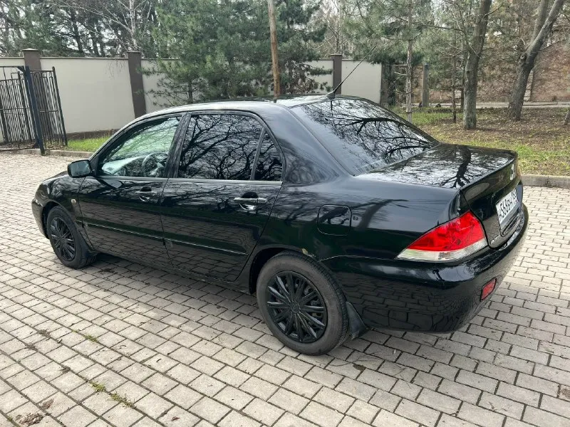Mitsubishi lancer 1.6 год выпуска: 2007 двигатель: 1.6 л коробка передач: механика привод: передний ✅ техническое состояние: нареканий нет, машина на уверенном ходу! ✅ комплектация: - кондиционер - электростеклоподъемники - подогрев сидений - регулировка зеркал - центральный замок 🔹 салон: ухоженный, 2 комплекта ключей, 2 комплекта шин (лето/зима). 🔹 лкп: есть незначительные нюансы (рыжики). 📄 документы: чистые, проблем нет. 🔍 проверки: возможны за ваш счет. 💰 цена:340 000руб(торг у капота) 📍 город: донецк 📞 контакты: +7 949 370 34 84 📞 звоните: +7(949)3703484 - фотография - 3