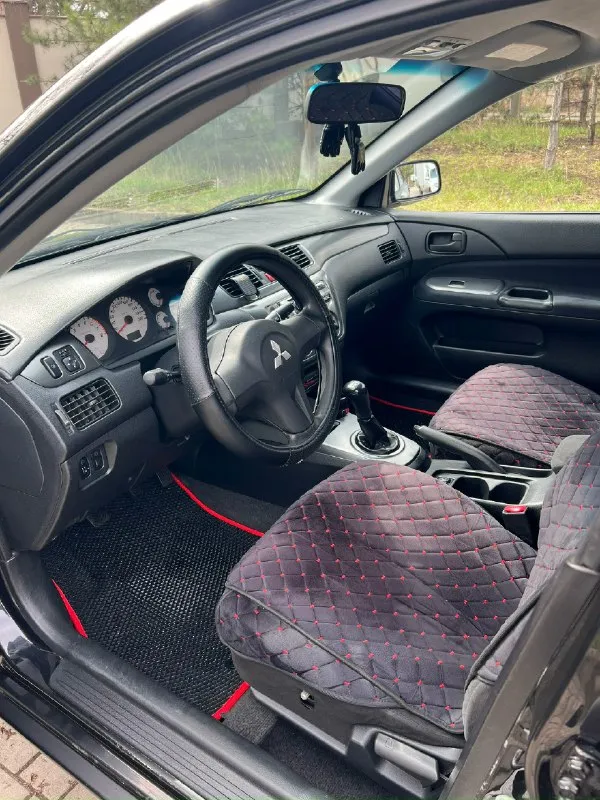 Mitsubishi lancer 1.6 год выпуска: 2007 двигатель: 1.6 л коробка передач: механика привод: передний ✅ техническое состояние: нареканий нет, машина на уверенном ходу! ✅ комплектация: - кондиционер - электростеклоподъемники - подогрев сидений - регулировка зеркал - центральный замок 🔹 салон: ухоженный, 2 комплекта ключей, 2 комплекта шин (лето/зима). 🔹 лкп: есть незначительные нюансы (рыжики). 📄 документы: чистые, проблем нет. 🔍 проверки: возможны за ваш счет. 💰 цена:340 000руб(торг у капота) 📍 город: донецк 📞 контакты: +7 949 370 34 84 📞 звоните: +7(949)3703484 - фотография - 4