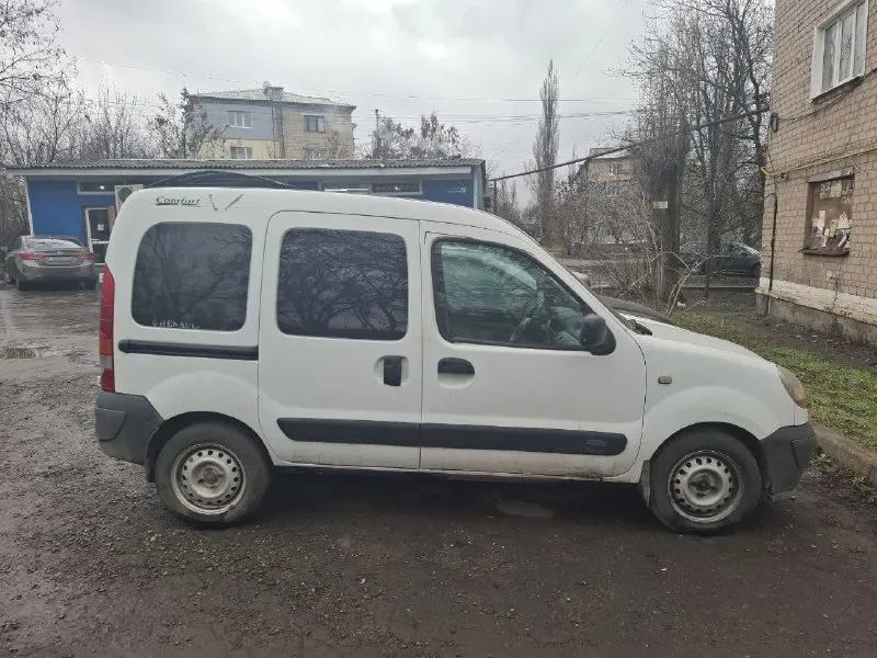 Братан renault kangoo 2006 года 1.5 турбо учёт 180 резина зима лето свежая авто на полном ходу отдам придачу двигатель донор совсем навесным цена за всё 520 руб есть торг небольшой у капота номер телефона +79493164213 звонить в любое время роман 📞 звоните: +7(949)3164213 - фотография - 3
