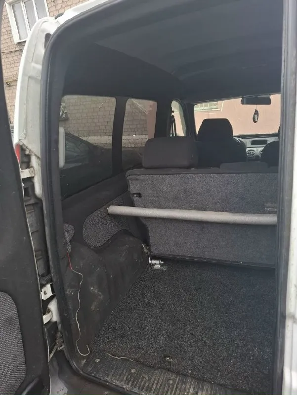 Братан renault kangoo 2006 года 1.5 турбо учёт 180 резина зима лето свежая авто на полном ходу отдам придачу двигатель донор совсем навесным цена за всё 520 руб есть торг небольшой у капота номер телефона +79493164213 звонить в любое время роман 📞 звоните: +7(949)3164213 - фотография - 4