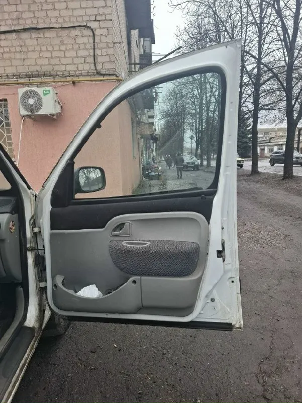 Братан renault kangoo 2006 года 1.5 турбо учёт 180 резина зима лето свежая авто на полном ходу отдам придачу двигатель донор совсем навесным цена за всё 520 руб есть торг небольшой у капота номер телефона +79493164213 звонить в любое время роман 📞 звоните: +7(949)3164213 - фотография - 5