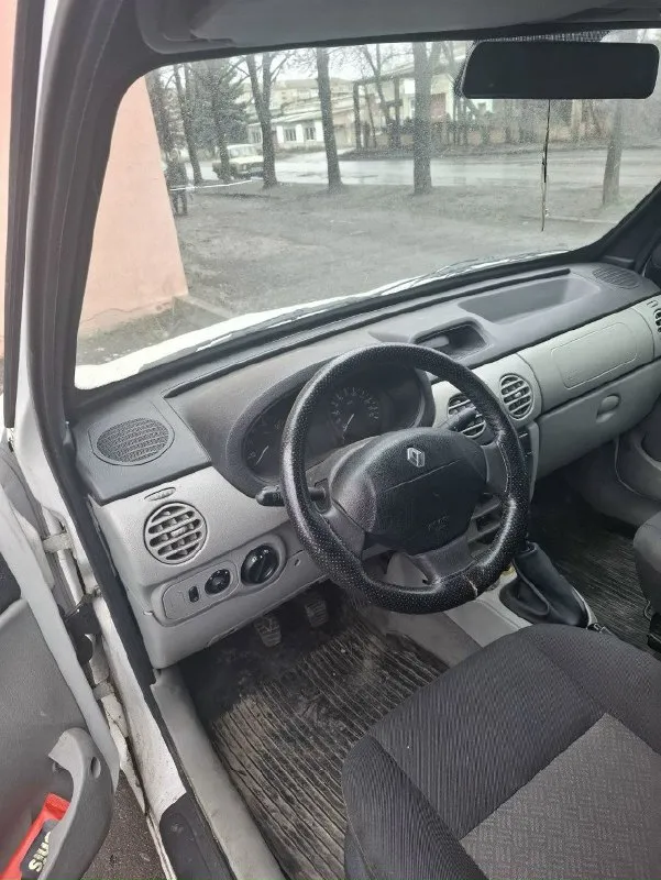 Братан renault kangoo 2006 года 1.5 турбо учёт 180 резина зима лето свежая авто на полном ходу отдам придачу двигатель донор совсем навесным цена за всё 520 руб есть торг небольшой у капота номер телефона +79493164213 звонить в любое время роман 📞 звоните: +7(949)3164213 - фотография - 7