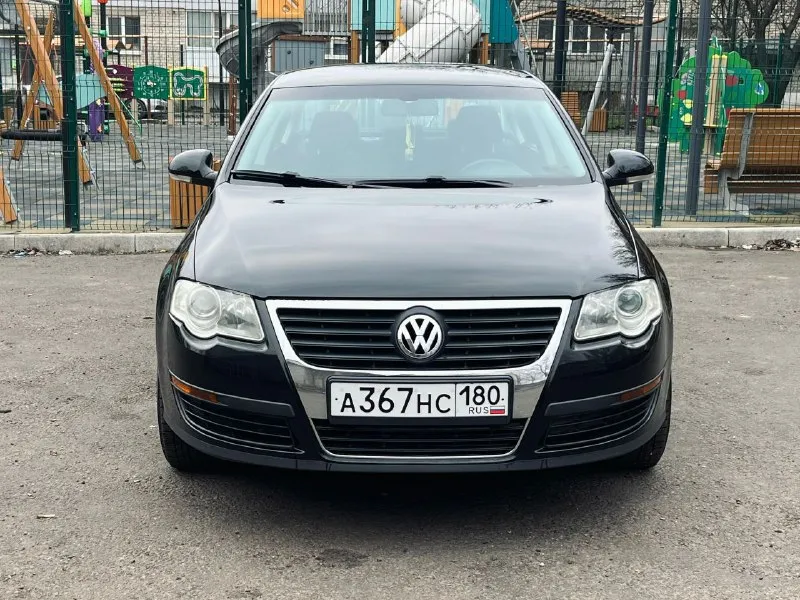 Продам vw passat b6 авто в редком состоянии и комплектации. двигатель простой 1.6 бензин (bse) 102л. с. и мкпп 5ст. 178000км. оригинального пробега подтвержденного заказ нарядами, сервисной книгой и автотекой. за всю историю 2 владельца, первый владел около 15лет. 2 ключа. автотека зеленая. по двигателю вопросов нет, масло не подъедает. кпп так же без проблем, сцепление мягкое. ходовка без стуков и прочих дефектов. кузов полностью в заводском окрасе, без вмятин, ржавчин, вздутостей и прочих дефектов. резина зима yokohama 2024г. в. в отличном состоянии. по комплектации 2-х. зонный климат(рабочий), передние подогревы, эсп и т. д. авто оформлено на меня, продажа от собственника. цена 850 000₽ осмотр старобешево +79493370737 - фотография - 2