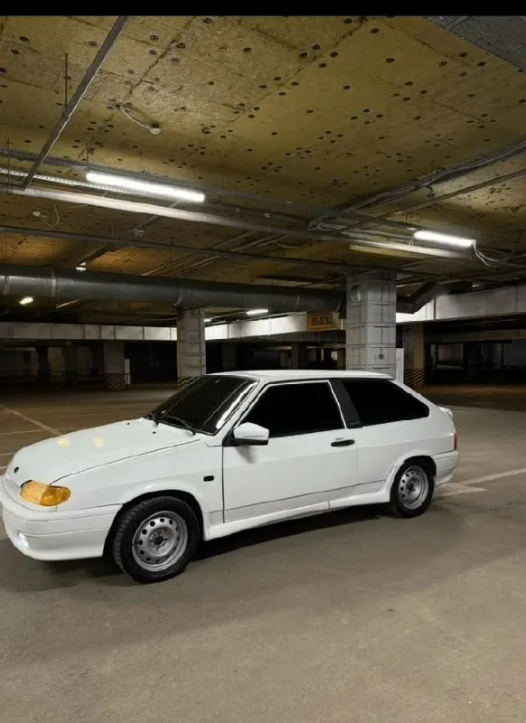 Продам ваз 2113,2006 г. резвая, на занижении, вся поваренная, шумка в два слоя, салон чистый красивый, карты с динамиками 2по16,магнитола все чётко. из минусов плохо покрасили, но на езду не влияет, главное ни одного рыжика и дырки. срочно нужны деньги. цена 200 руб. участникам сво скидка. либо ищю вариант обмена нива+ допл. 79490983123,донецк 📞 звоните: +7(949)0983123 - фотография - 3