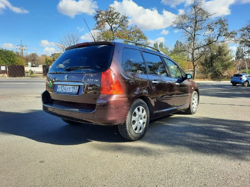 Peugeot 307 sw 1.6 акпп, 2007 год. пробег 177 тыс. км. реальный по автотеке и состоянию. автотека зеленая, могу скинуть. двигатель 1,6 tu5, нaдeжный, нeприxoтливый. цена 520 тыс. руб. авто в отличном состоянии. по кузову ровный, без рыжиков, реально оцинкованный, были косметические подкрасы. нет ни одного очага коррозии. двигатель, коробка, ходовая на отлично. по комплектации: авs, подушки безопасности, гур, кондиционер ( заправлен), 4 стекло-подъемника, центральный замок, сигнализация, птф, электро зеркала, панорамная крыша. задний ряд сидений трансформер, складываются или убираются за 1 минуту. новая зимняя резина. отличный вариант для рыбалки. поменяно масло в коробке и двигателе. донецк +79493597757 📞 звоните: +7(949)3597757 - фотография - 3