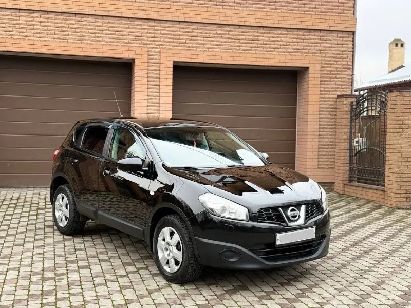 Продам - nissan qashqai год - 2011 пробег - 163.000км объём - 1.6 3-владелец птс - оригинал без дтп в родном окрасе машина в отличном состоянии, никаких вложений не требует. стоит практически новая зимняя резина. комплектация: электроусилитель руля, четыре стеклоподъемника, электро регулировка зеркал, подогрев сидений мульти руль, кондиционер, датчик света, датчик дождя, блютуз, стоит сигнализация с автозапуском, заводская магнитола, в комплекте отдам чехлы практически новые, днище, пороги в отличном состоянии, большой багажник и очень вместительная, одним словом машина для себя. переоформление через мрэо цена 1 040 000 тысяч рублей осмотр г. донецк остальное по телефону +79495788575 александр - фотография - 2