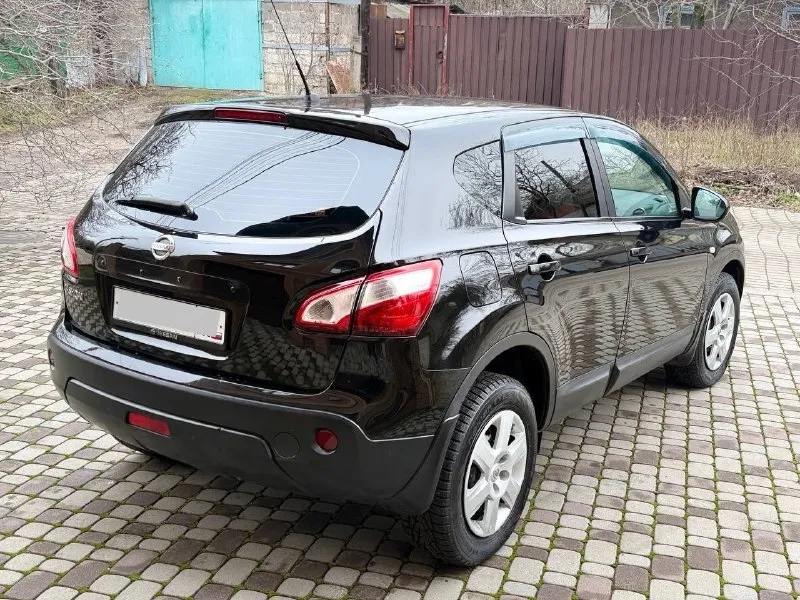 Продам - nissan qashqai год - 2011 пробег - 163.000км объём - 1.6 3-владелец птс - оригинал без дтп в родном окрасе машина в отличном состоянии, никаких вложений не требует. стоит практически новая зимняя резина. комплектация: электроусилитель руля, четыре стеклоподъемника, электро регулировка зеркал, подогрев сидений мульти руль, кондиционер, датчик света, датчик дождя, блютуз, стоит сигнализация с автозапуском, заводская магнитола, в комплекте отдам чехлы практически новые, днище, пороги в отличном состоянии, большой багажник и очень вместительная, одним словом машина для себя. переоформление через мрэо цена 1 040 000 тысяч рублей осмотр г. донецк остальное по телефону +79495788575 александр - фотография - 4