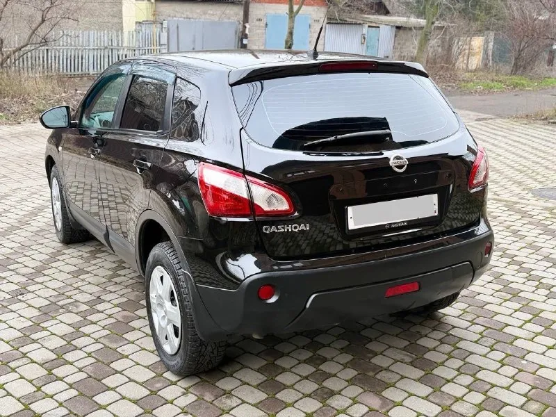 Продам - nissan qashqai год - 2011 пробег - 163.000км объём - 1.6 3-владелец птс - оригинал без дтп в родном окрасе машина в отличном состоянии, никаких вложений не требует. стоит практически новая зимняя резина. комплектация: электроусилитель руля, четыре стеклоподъемника, электро регулировка зеркал, подогрев сидений мульти руль, кондиционер, датчик света, датчик дождя, блютуз, стоит сигнализация с автозапуском, заводская магнитола, в комплекте отдам чехлы практически новые, днище, пороги в отличном состоянии, большой багажник и очень вместительная, одним словом машина для себя. переоформление через мрэо цена 1 040 000 тысяч рублей осмотр г. донецк остальное по телефону +79495788575 александр - фотография - 5