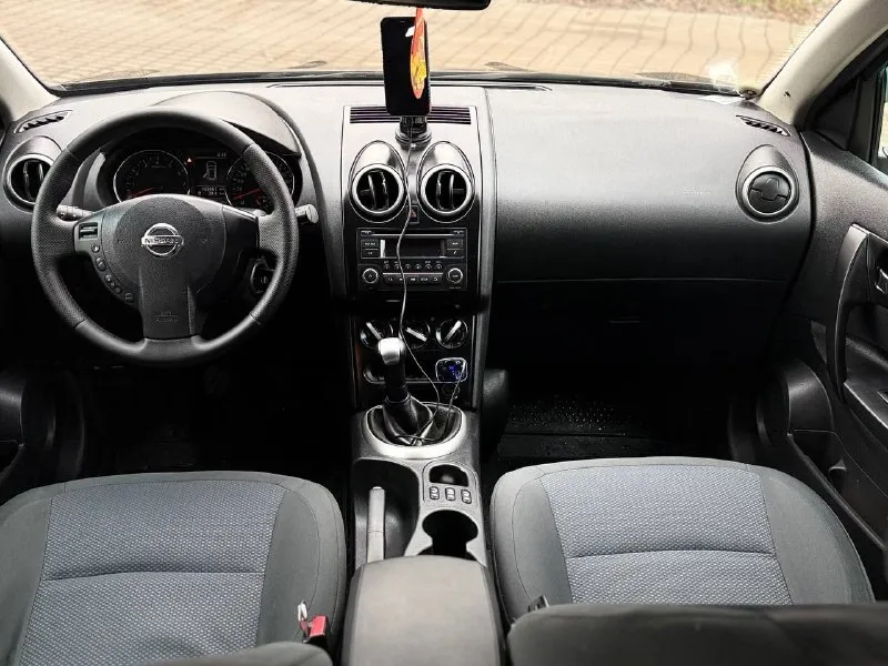 Продам - nissan qashqai год - 2011 пробег - 163.000км объём - 1.6 3-владелец птс - оригинал без дтп в родном окрасе машина в отличном состоянии, никаких вложений не требует. стоит практически новая зимняя резина. комплектация: электроусилитель руля, четыре стеклоподъемника, электро регулировка зеркал, подогрев сидений мульти руль, кондиционер, датчик света, датчик дождя, блютуз, стоит сигнализация с автозапуском, заводская магнитола, в комплекте отдам чехлы практически новые, днище, пороги в отличном состоянии, большой багажник и очень вместительная, одним словом машина для себя. переоформление через мрэо цена 1 040 000 тысяч рублей осмотр г. донецк остальное по телефону +79495788575 александр - фотография - 7