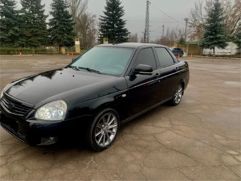 Продам ваз 2170 год 2010 пробег 172 т, км автомобиль в достойном состоянии за автомобиль не стыдно не гнилая не ржавая без вздутэшей и рыжая кузов целый днище пороги целые лонжероны целые двигатель музыка хорошая диски камрики р16 на 45 резине весь кузов в шумке кузов покрыт керамикой выглядит лучше чем на фотках как новая цена 365 т, р торг +79494402032 - фотография - 2