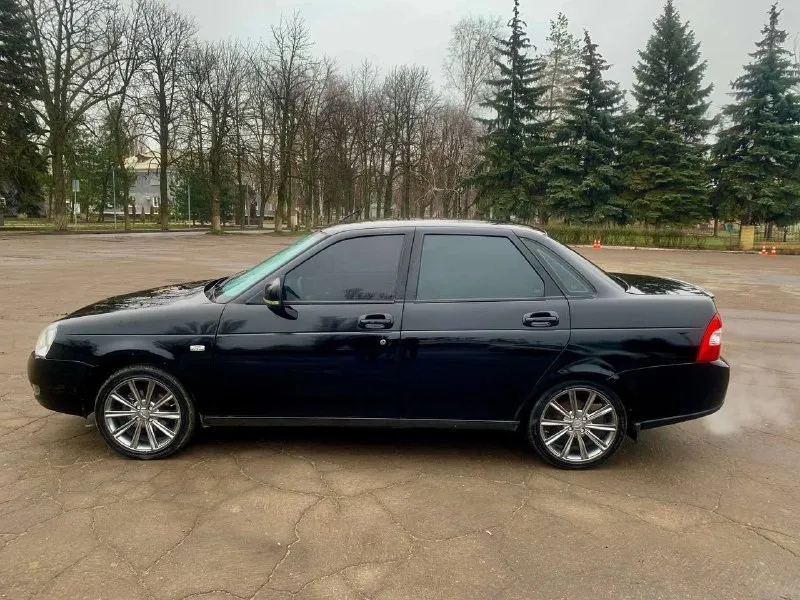 Продам ваз 2170 год 2010 пробег 172 т, км автомобиль в достойном состоянии за автомобиль не стыдно не гнилая не ржавая без вздутэшей и рыжая кузов целый днище пороги целые лонжероны целые двигатель музыка хорошая диски камрики р16 на 45 резине весь кузов в шумке кузов покрыт керамикой выглядит лучше чем на фотках как новая цена 365 т, р торг +79494402032 - фотография - 6