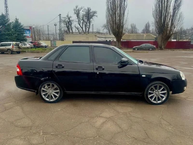 Продам ваз 2170 год 2010 пробег 172 т, км автомобиль в достойном состоянии за автомобиль не стыдно не гнилая не ржавая без вздутэшей и рыжая кузов целый днище пороги целые лонжероны целые двигатель музыка хорошая диски камрики р16 на 45 резине весь кузов в шумке кузов покрыт керамикой выглядит лучше чем на фотках как новая цена 365 т, р торг +79494402032 - фотография - 8