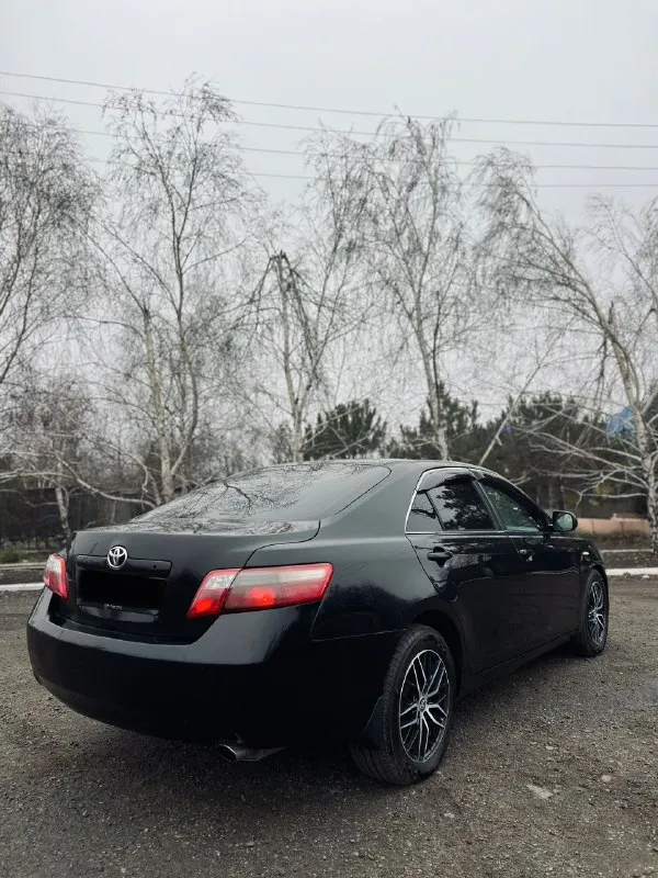 Продам автомобиль toyota camry 40. машина полностью в исправном состоянии, без каких-либо вложений. двигатель 2.4 бензин, работает как часики, без масложора. коробка автомат, переключает идеально, без пинков и тд. никаких ошибок по электрики нет, все работает в штатном режиме. комплектация: датчик света, электро-регулировка сидений и зеркал, круиз контроль, климат контроль, подогревы сидений, установлен хороший свет, мультируль, титаны r17. местный учет, любой вид оформления, без каких-либо ограничений. по всем вопросам звоните по номеру телефона, либо же пишите на телеграмм если нет связи. цена: 1.000.000₽ (возможен обмен) +79495201939 - фотография - 2