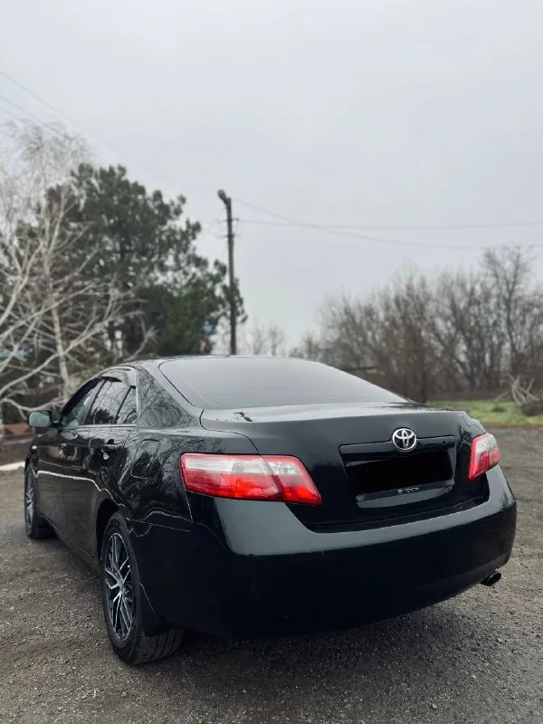 Продам автомобиль toyota camry 40. машина полностью в исправном состоянии, без каких-либо вложений. двигатель 2.4 бензин, работает как часики, без масложора. коробка автомат, переключает идеально, без пинков и тд. никаких ошибок по электрики нет, все работает в штатном режиме. комплектация: датчик света, электро-регулировка сидений и зеркал, круиз контроль, климат контроль, подогревы сидений, установлен хороший свет, мультируль, титаны r17. местный учет, любой вид оформления, без каких-либо ограничений. по всем вопросам звоните по номеру телефона, либо же пишите на телеграмм если нет связи. цена: 1.000.000₽ (возможен обмен) +79495201939 - фотография - 3