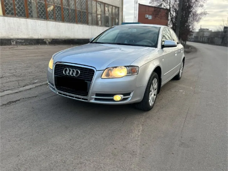 Audi a4 b7 2006г 2.0 cvt пробег 184 тыс мотор без нареканий, вариатор работает идеально, не пинается, не проскальзывает. кузов не гнилой и без рыжиков. дно и пороги все целое. из последнего в машине делалось: все рычаги, колодки, диски, кулаки, граната, задние стойки, радиатор печки, блок комфорта, датчик температуры. комплектация: двухзонный климат контроль, подогрев передних сидений, датчик света, 4эсп, регулировка зеркал. с авто в комплекте: резина зима и лето, 2 ключа, видео-регистратор. документы в порядке. полное переоформление. цена: 680 тыс +79495064409 - фотография - 4