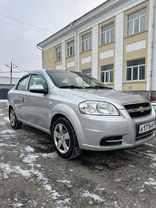 Продам chevrolet aveo продажа от собственника ! 2011 год родной пробег 200 тысяч. я 3 хозяин. авто абсолютно вся обслужена и не требует никаких вложений и в ближайшее время не будет требовать. коробка передач механика работает в штатном режиме. двигатель 1.4 работает как часы. за всё время не было ни одного дтп автотека зеленая комплектация : кондиционер, автозапуск, гур, подушки безопасности, abs, эл. стеклоподъемники, сигнализация с обратной связью. днище стаканы пороги ланжероны как новые. готов на любые проверки так как автомобиль реально без вложений. юридически чистая. авто на донецких номерах. продажа через мрэо. 2 комплекта колес. осмотр г. донецк цена : 410.000 торг реальному покупателю. +7(949)4935186 📲 tg: vova 📞 звоните: +7(949)4935186 - фотография - 2