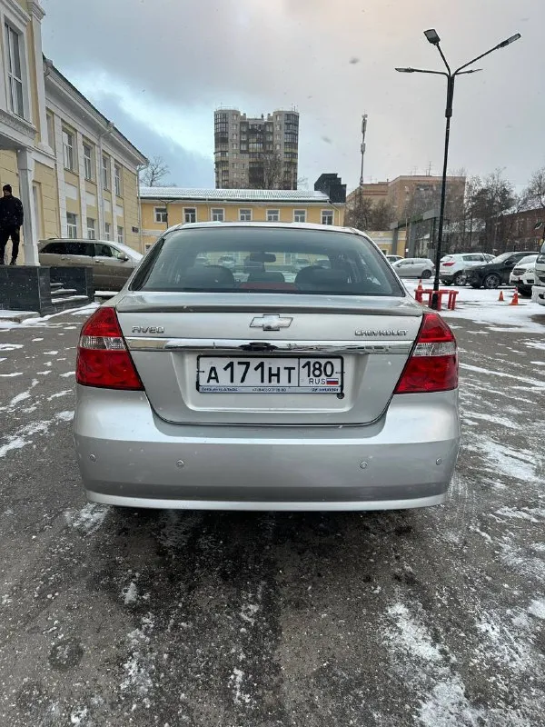 Продам chevrolet aveo продажа от собственника ! 2011 год родной пробег 200 тысяч. я 3 хозяин. авто абсолютно вся обслужена и не требует никаких вложений и в ближайшее время не будет требовать. коробка передач механика работает в штатном режиме. двигатель 1.4 работает как часы. за всё время не было ни одного дтп автотека зеленая комплектация : кондиционер, автозапуск, гур, подушки безопасности, abs, эл. стеклоподъемники, сигнализация с обратной связью. днище стаканы пороги ланжероны как новые. готов на любые проверки так как автомобиль реально без вложений. юридически чистая. авто на донецких номерах. продажа через мрэо. 2 комплекта колес. осмотр г. донецк цена : 410.000 торг реальному покупателю. +7(949)4935186 📲 tg: vova 📞 звоните: +7(949)4935186 - фотография - 6