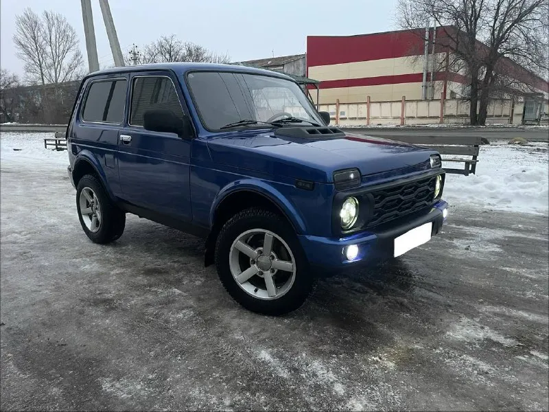 Продам ваз нива 2011 год в отличном состоянии коробка роздатки мосты все на 5 + едит очень хорошо по кузову без рыжиков и корозии авто в дтп не участвовал, все герметики заводские, днище все силовые части ланжероны в заводском состоянии и без сварочных робот. авто на литых дисках новая резина, центральный замок сигнализация, музыка салон в идеальном состояние документы в полном порядке осмотр г. харцызск цена 415т. р номер для связи +79496994520 telegram на номере 📲 tg: управление всеми управлениями 📞 звоните: +7(949)6994520 - фотография - 2