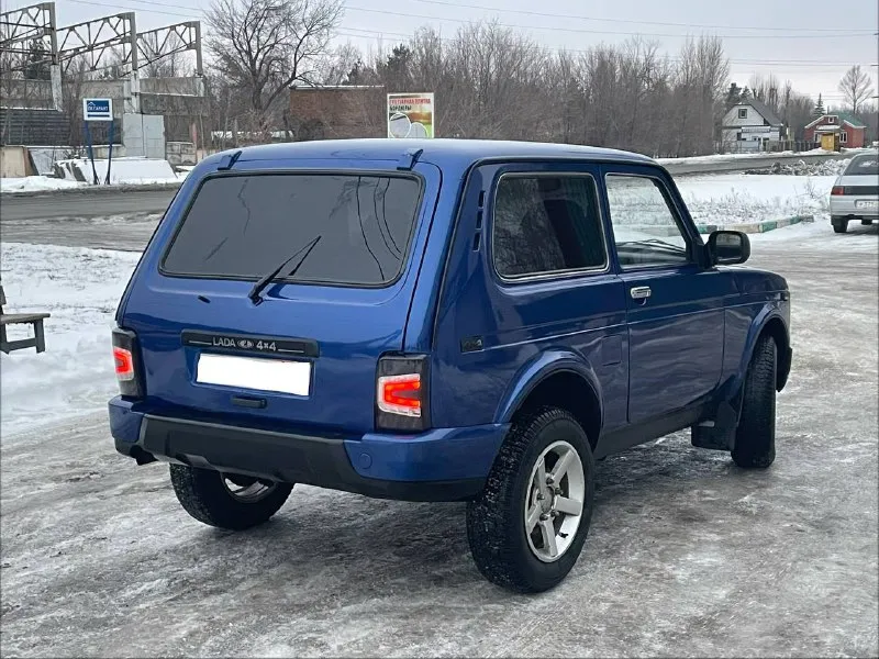 Продам ваз нива 2011 год в отличном состоянии коробка роздатки мосты все на 5 + едит очень хорошо по кузову без рыжиков и корозии авто в дтп не участвовал, все герметики заводские, днище все силовые части ланжероны в заводском состоянии и без сварочных робот. авто на литых дисках новая резина, центральный замок сигнализация, музыка салон в идеальном состояние документы в полном порядке осмотр г. харцызск цена 415т. р номер для связи +79496994520 telegram на номере 📲 tg: управление всеми управлениями 📞 звоните: +7(949)6994520 - фотография - 3