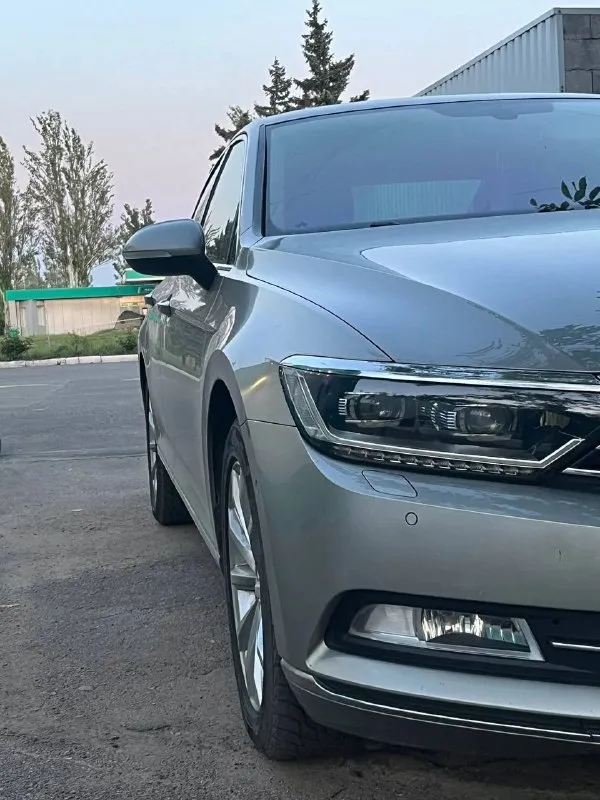 Продам пассат б8 2016 года европа пробег 250000км автомобиль в хорошем состоянии все расходники поменяли вложений не требует сел и поехал два комплекта колес цена 1600000р машина находится в горловке телефон +79493236969 📲 tg: евгений 📞 звоните: +7(949)3236969 - фотография - 6
