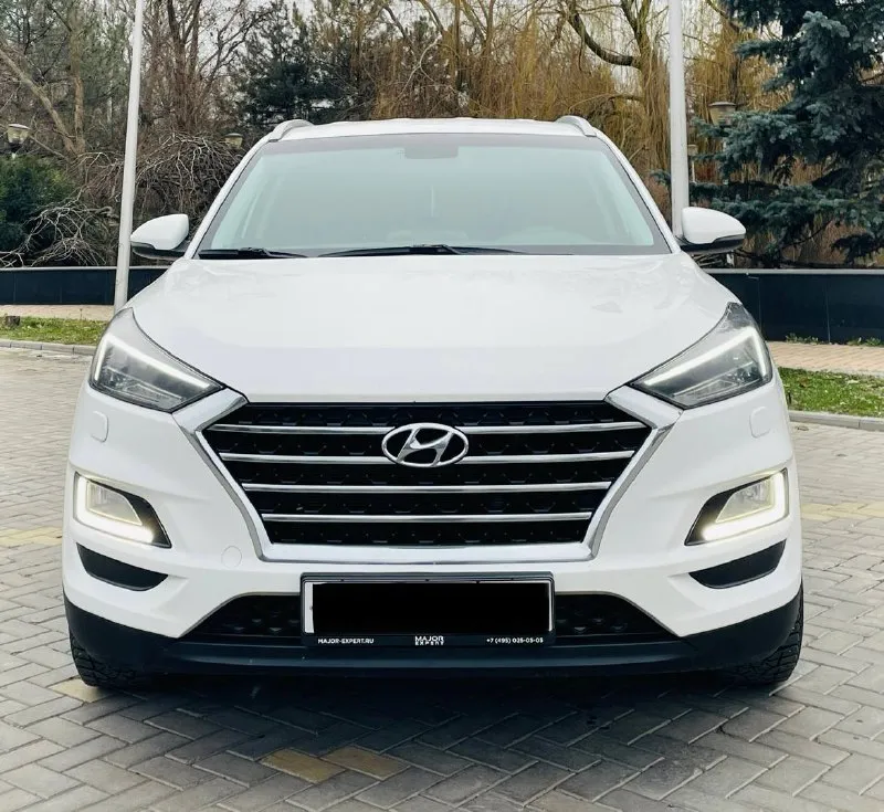 Срочно очень цена снижена до нового года в продаже крассовер комфортный удобный hyundai tucson рейсталинг поколение ||| эксплуатация с 2020 года двигатель 2.0 бензин коробка автоматическая пробег родной 114 тыс км. автомобиль в идеальном состоянии lux full !!! в ближайшем времени не требует вложений !!! кузов весь в заводском окрасе в оригинале !!! стёкла все оригинальные включая лобовое !!! пред максимальная комплектация, бесключевой доступ start-stop ухоженный тканевый салон, датчики света, и дождя, подогревы всех сидений, подогрев зеркал и стекл, подогрев руля мульти руль, полный электропакет, carplay мультимедиа, блютус громкая связь, сигнализация удобная - star laine управляй мечтой, новые зимние шины, и очень многое другое ! с документами полный порядок любое оформление г. донецк осмотр по договоренности по городу ! успевайте приобрести автомобиль до нового года 🎁 по сниженной стоимости срочная продажа 2200:000 тысяч рублей номер телефона телега макс +79493969855 руслан - фотография - 2