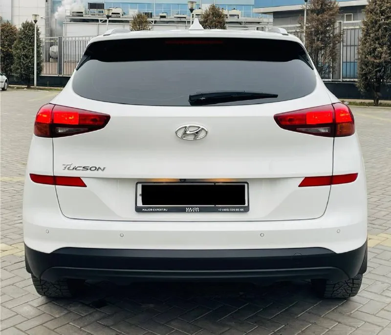 Срочно очень цена снижена до нового года в продаже крассовер комфортный удобный hyundai tucson рейсталинг поколение ||| эксплуатация с 2020 года двигатель 2.0 бензин коробка автоматическая пробег родной 114 тыс км. автомобиль в идеальном состоянии lux full !!! в ближайшем времени не требует вложений !!! кузов весь в заводском окрасе в оригинале !!! стёкла все оригинальные включая лобовое !!! пред максимальная комплектация, бесключевой доступ start-stop ухоженный тканевый салон, датчики света, и дождя, подогревы всех сидений, подогрев зеркал и стекл, подогрев руля мульти руль, полный электропакет, carplay мультимедиа, блютус громкая связь, сигнализация удобная - star laine управляй мечтой, новые зимние шины, и очень многое другое ! с документами полный порядок любое оформление г. донецк осмотр по договоренности по городу ! успевайте приобрести автомобиль до нового года 🎁 по сниженной стоимости срочная продажа 2200:000 тысяч рублей номер телефона телега макс +79493969855 руслан - фотография - 6