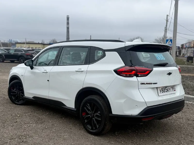 Продам совершенно новый 7 местный chevrolet orlando 2022 года выпуска. автомобиль имеет бензиновый мотор 1.3 турбо и автоматическую коробку передач. пробег автомобиля составляет 1000 км. машина находится в макеевке, цена 2,5 🍋, по всем вопросам обращайтесь по телефону +7 949 405 0767, телеграмм и вотцап на этом же номере если буду не доступен 📞 звоните: +7(949)4050767 - фотография - 3