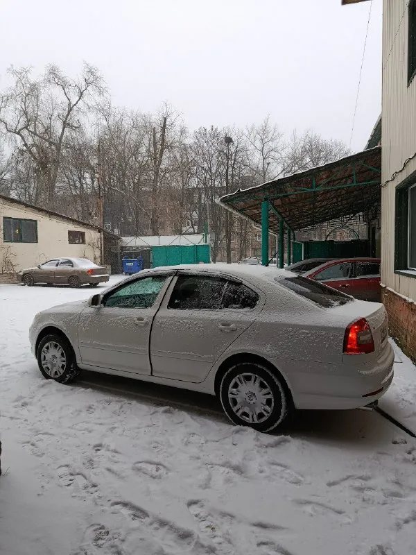 Продам skoda octavia a5 2013 год. двигатель 1.8 tsi, коробка механика 6-ти ступка. пробег 164 т. км. двигатель и коробка работают идеально. stage 1 - 210 л. с. динамика авто потрясающая. авто полностью обслужено!! ходовая часть вся перебрана, масло в двигателе, в коробке, новый маховик, комплект сцепления ( luk ). новая помпа, теплообменник - перечислять можно долго. новая зимняя шипованная резина. кузов без единого рыжика!!! новый планшет. цена 900 т. ₽. г донецк. тел. +79493332212. возможна продажа в кредит. 📞 звоните: +7(949)3332212 - фотография - 4