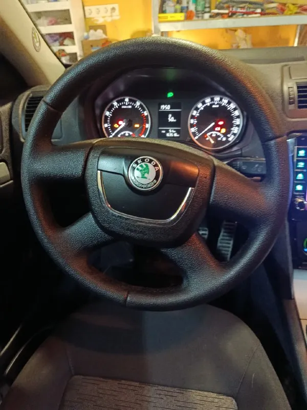 Продам skoda octavia a5 2013 год. двигатель 1.8 tsi, коробка механика 6-ти ступка. пробег 164 т. км. двигатель и коробка работают идеально. stage 1 - 210 л. с. динамика авто потрясающая. авто полностью обслужено!! ходовая часть вся перебрана, масло в двигателе, в коробке, новый маховик, комплект сцепления ( luk ). новая помпа, теплообменник - перечислять можно долго. новая зимняя шипованная резина. кузов без единого рыжика!!! новый планшет. цена 900 т. ₽. г донецк. тел. +79493332212. возможна продажа в кредит. 📞 звоните: +7(949)3332212 - фотография - 9