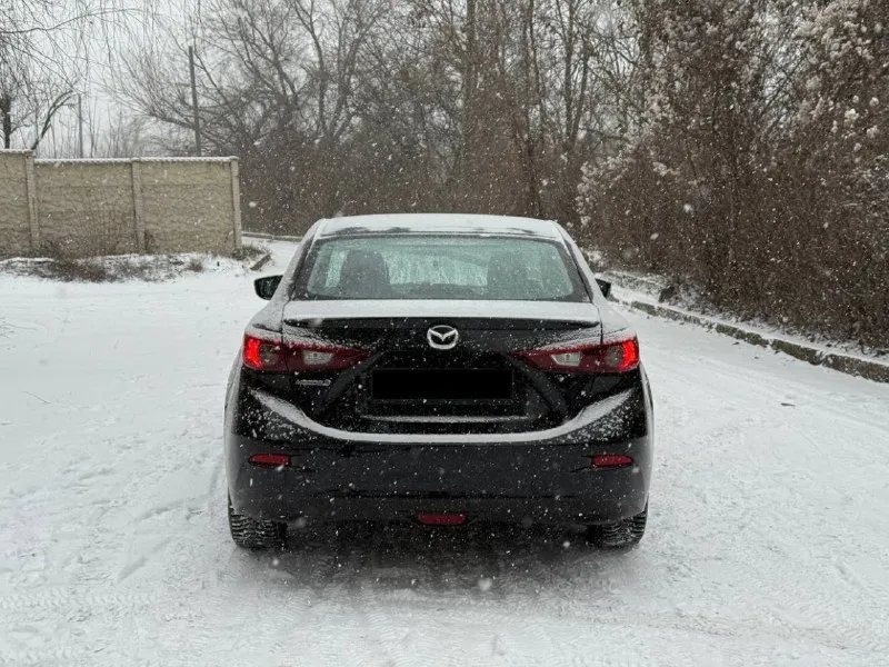 Mazda 3 (bm) 2013 года выпуска (куплена в 2014) двигатель - 1.6 at владельцы - 2 физ. лица за все время родной пробег - 144.000 км автомобиль в заводском окрасе техника в идеальном состоянии. ходовая без стуков и всего прочего, мотор на отлично, коробка работает шикарно. заказ наряды на обслуживание имеются. стоит сигнализация starline s96v2 c gps с автозапуском и приложением на телефоне, с возможностью удаленно заводить, глушить, открывать и тд. стоит хорошая музыка, устанавливали в студии звука «медведь» с подключением сабвуфера и доп динамиков в штатные места. +7(949)535-80-99 цена: 1.270.000₽ 📞 звоните: +7(949)5358099 - фотография - 3