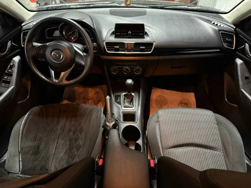 Mazda 3 (bm) 2013 года выпуска (куплена в 2014) двигатель - 1.6 at владельцы - 2 физ. лица за все время родной пробег - 144.000 км автомобиль в заводском окрасе техника в идеальном состоянии. ходовая без стуков и всего прочего, мотор на отлично, коробка работает шикарно. заказ наряды на обслуживание имеются. стоит сигнализация starline s96v2 c gps с автозапуском и приложением на телефоне, с возможностью удаленно заводить, глушить, открывать и тд. стоит хорошая музыка, устанавливали в студии звука «медведь» с подключением сабвуфера и доп динамиков в штатные места. +7(949)535-80-99 цена: 1.270.000₽ 📞 звоните: +7(949)5358099 - фотография - 8