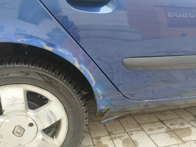 Продам renault symbol, 2003 г. двигатель 1.4, надёжный и экономичный. пробег 210 000 км, настоящий, не скручен. машина на ходу, ежедневно используется. технически обслужена, едет уверенно, без критичных проблем. по кузову есть возрастные дефекты (сколы, царапины), ничего критичного, на езду не влияет — всё видно по годам. документы в порядке. отличный вариант для работы или как первое авто. цена: 210 000 ₽, торг уместен при осмотре. 📞 телефон: +7 949 443-98-09 донецк звоните, отвечу на все вопросы. 📞 звоните: +7(949)4439809 - фотография - 4