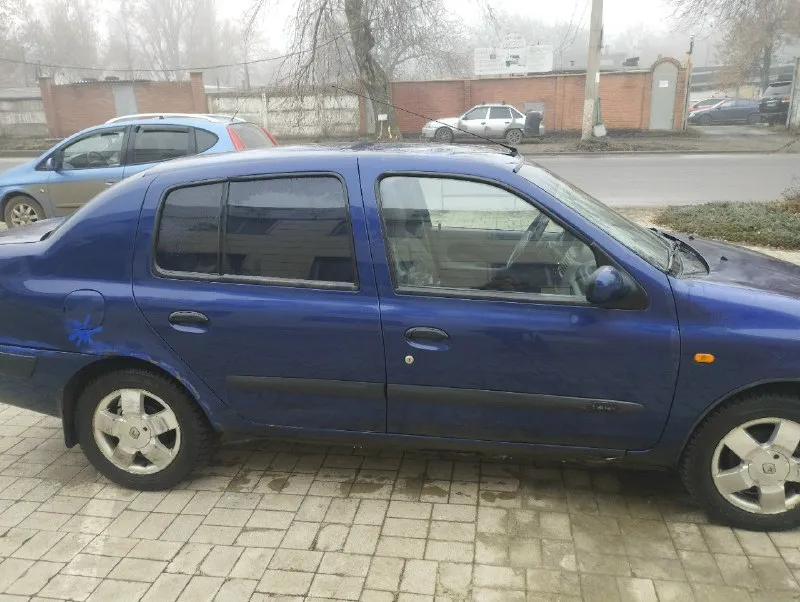 Продам renault symbol, 2003 г. двигатель 1.4, надёжный и экономичный. пробег 210 000 км, настоящий, не скручен. машина на ходу, ежедневно используется. технически обслужена, едет уверенно, без критичных проблем. по кузову есть возрастные дефекты (сколы, царапины), ничего критичного, на езду не влияет — всё видно по годам. документы в порядке. отличный вариант для работы или как первое авто. цена: 210 000 ₽, торг уместен при осмотре. 📞 телефон: +7 949 443-98-09 донецк звоните, отвечу на все вопросы. 📞 звоните: +7(949)4439809 - фотография - 5