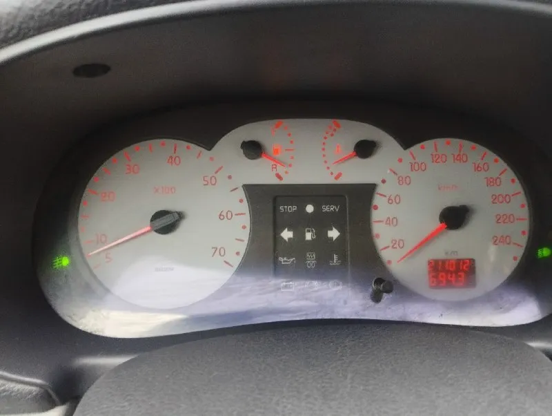 Продам renault symbol, 2003 г. двигатель 1.4, надёжный и экономичный. пробег 210 000 км, настоящий, не скручен. машина на ходу, ежедневно используется. технически обслужена, едет уверенно, без критичных проблем. по кузову есть возрастные дефекты (сколы, царапины), ничего критичного, на езду не влияет — всё видно по годам. документы в порядке. отличный вариант для работы или как первое авто. цена: 210 000 ₽, торг уместен при осмотре. 📞 телефон: +7 949 443-98-09 донецк звоните, отвечу на все вопросы. 📞 звоните: +7(949)4439809 - фотография - 6