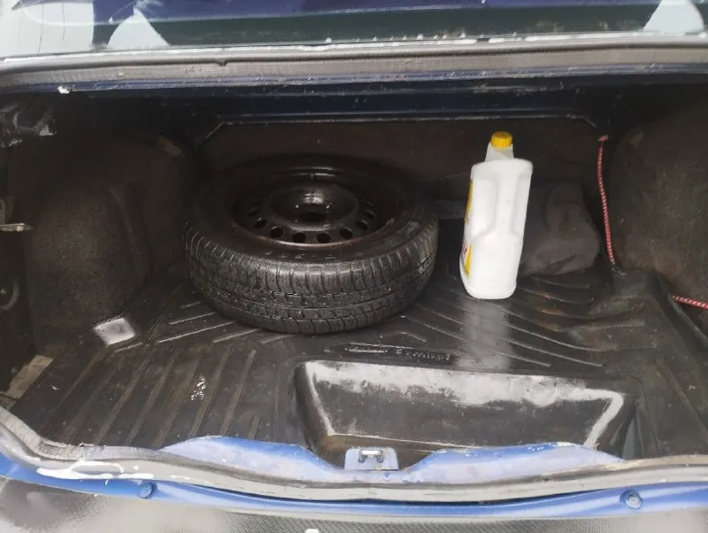 Продам renault symbol, 2003 г. двигатель 1.4, надёжный и экономичный. пробег 210 000 км, настоящий, не скручен. машина на ходу, ежедневно используется. технически обслужена, едет уверенно, без критичных проблем. по кузову есть возрастные дефекты (сколы, царапины), ничего критичного, на езду не влияет — всё видно по годам. документы в порядке. отличный вариант для работы или как первое авто. цена: 210 000 ₽, торг уместен при осмотре. 📞 телефон: +7 949 443-98-09 донецк звоните, отвечу на все вопросы. 📞 звоните: +7(949)4439809 - фотография - 7