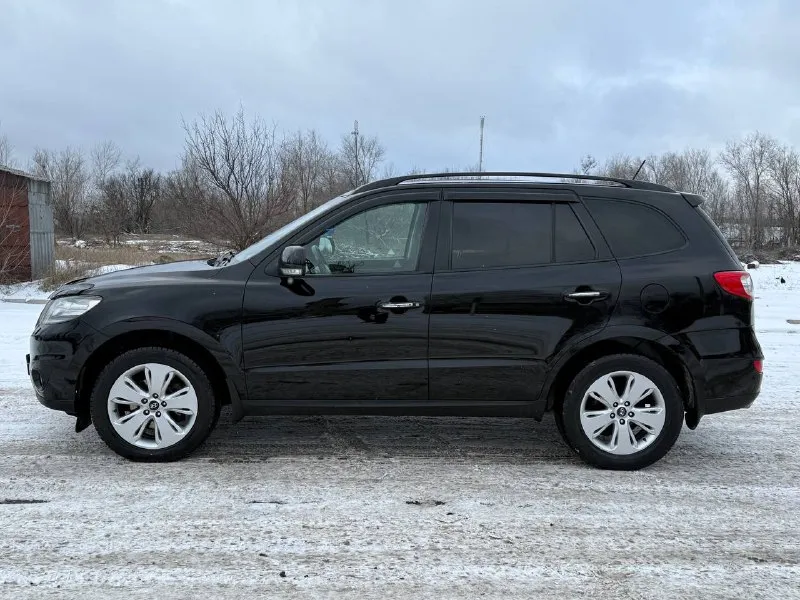 Продам hyundai santa fe 2.4 бензин год выпуска 2012 состояние идеальное. без вмятин царапин и рыжиков сервисные книги. 2 ключа в родном окрасе кнопка star - stop без ключевой доступ вложений не требует! любое оформление! салон не затертый не порваный резина новая авто полностью обслужена до мелочей работает ровно. коробка переключает идеально климат контроль работает все жидкости заменены! стекла все родные каждая кнопка работает) цена 1.345₽ +7-949-794-46-27 остольные вопросы по телефону звоните в любое время. 📲 tg: евгений 📞 звоните: +7(949)7944627 - фотография - 6