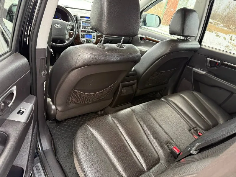 Продам hyundai santa fe 2.4 бензин год выпуска 2012 состояние идеальное. без вмятин царапин и рыжиков сервисные книги. 2 ключа в родном окрасе кнопка star - stop без ключевой доступ вложений не требует! любое оформление! салон не затертый не порваный резина новая авто полностью обслужена до мелочей работает ровно. коробка переключает идеально климат контроль работает все жидкости заменены! стекла все родные каждая кнопка работает) цена 1.345₽ +7-949-794-46-27 остольные вопросы по телефону звоните в любое время. 📲 tg: евгений 📞 звоните: +7(949)7944627 - фотография - 8