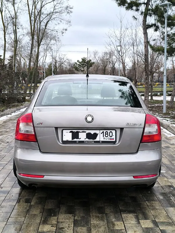 Продам skoda octavia a5 рестайлинг ( skoda октавия) двигатель 1.6 mpi классический автомат. (японский aisin) пробег: 175 тысяч км. 100% оригинальный, не скрученный. очень легко проверяется. машина полностью обслужена, за время владения вложено много денег. машина без проблем, все работает я 3 хозяин юридически чистая подогревы передних сидений, датчик дождя, датчик света, противотуманные фары, подлокотник. кто ищет живую шкоду, приезжайте- смотрите. сейчас таких мало. подробности в сообщениях или по телефону +79497468109 📲 tg: @dmitriype 📞 звоните: +7(949)7468109 - фотография - 4