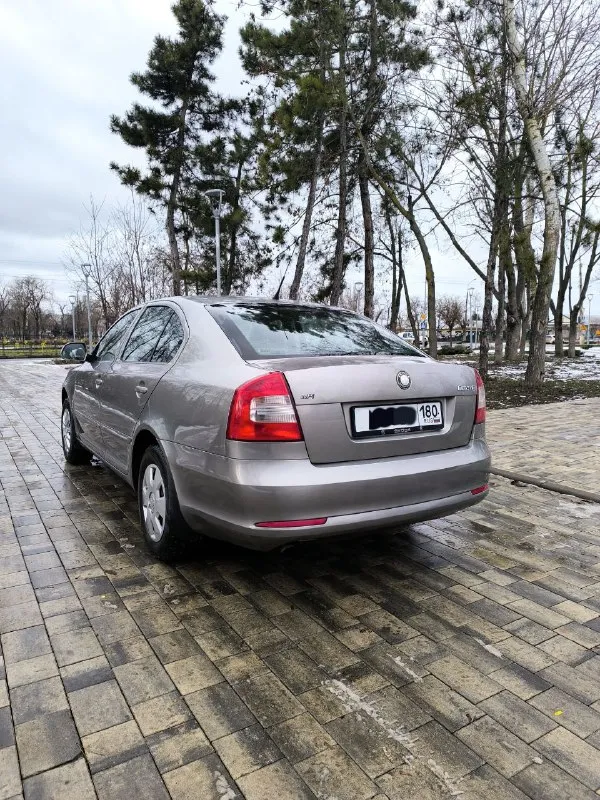 Продам skoda octavia a5 рестайлинг ( skoda октавия) двигатель 1.6 mpi классический автомат. (японский aisin) пробег: 175 тысяч км. 100% оригинальный, не скрученный. очень легко проверяется. машина полностью обслужена, за время владения вложено много денег. машина без проблем, все работает я 3 хозяин юридически чистая подогревы передних сидений, датчик дождя, датчик света, противотуманные фары, подлокотник. кто ищет живую шкоду, приезжайте- смотрите. сейчас таких мало. подробности в сообщениях или по телефону +79497468109 📲 tg: @dmitriype 📞 звоните: +7(949)7468109 - фотография - 5