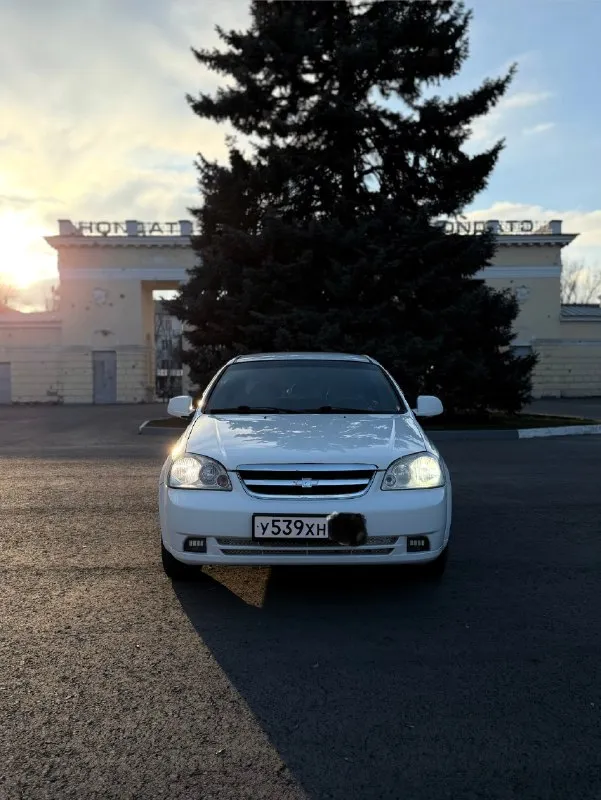 Продам седан🔥 🔥 chevrolet lacetti🔥 •2012 год •объем двигателя: 1.6, газ/бензин •109 л. с. •пробег: 168т. • полноценный автомат) автомобиль для своих лет в безупречном состоянии. всегда все обслуживалось вовремя! весь в заводском окрасе, кроме бамперов. кто ищет хозяйский, обслуженный автомобиль, то это тот самый вариант. машина продается в луганске цена: 770т. руб. звоните: +79595089905! 📞 звоните: +7(959)5089905 - фотография - 3