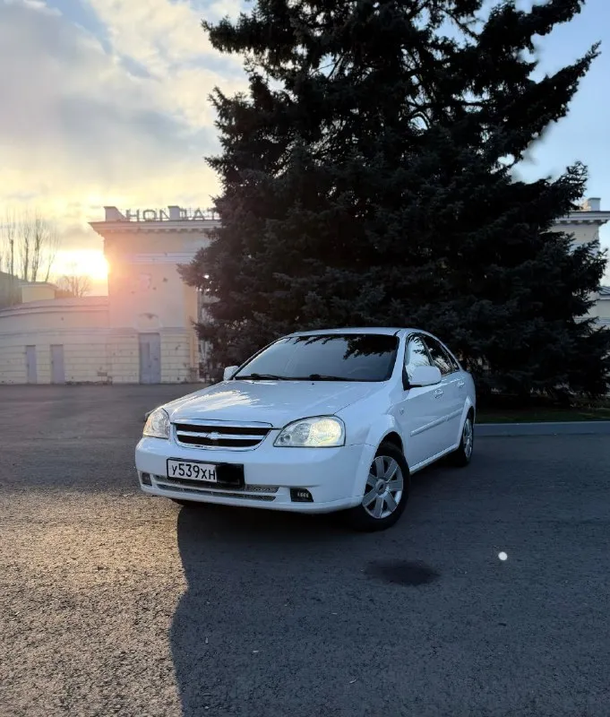 Продам седан🔥 🔥 chevrolet lacetti🔥 •2012 год •объем двигателя: 1.6, газ/бензин •109 л. с. •пробег: 168т. • полноценный автомат) автомобиль для своих лет в безупречном состоянии. всегда все обслуживалось вовремя! весь в заводском окрасе, кроме бамперов. кто ищет хозяйский, обслуженный автомобиль, то это тот самый вариант. машина продается в луганске цена: 770т. руб. звоните: +79595089905! 📞 звоните: +7(959)5089905 - фотография - 4