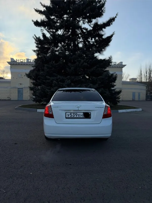 Продам седан🔥 🔥 chevrolet lacetti🔥 •2012 год •объем двигателя: 1.6, газ/бензин •109 л. с. •пробег: 168т. • полноценный автомат) автомобиль для своих лет в безупречном состоянии. всегда все обслуживалось вовремя! весь в заводском окрасе, кроме бамперов. кто ищет хозяйский, обслуженный автомобиль, то это тот самый вариант. машина продается в луганске цена: 770т. руб. звоните: +79595089905! 📞 звоните: +7(959)5089905 - фотография - 5