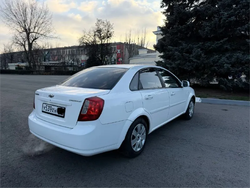 Продам седан🔥 🔥 chevrolet lacetti🔥 •2012 год •объем двигателя: 1.6, газ/бензин •109 л. с. •пробег: 168т. • полноценный автомат) автомобиль для своих лет в безупречном состоянии. всегда все обслуживалось вовремя! весь в заводском окрасе, кроме бамперов. кто ищет хозяйский, обслуженный автомобиль, то это тот самый вариант. машина продается в луганске цена: 770т. руб. звоните: +79595089905! 📞 звоните: +7(959)5089905 - фотография - 6